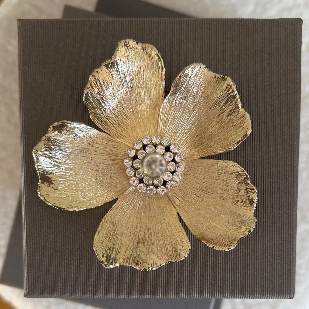 Olivia Riegel Gold Flower Ring Holder with Crystals - Picture 3 of 4